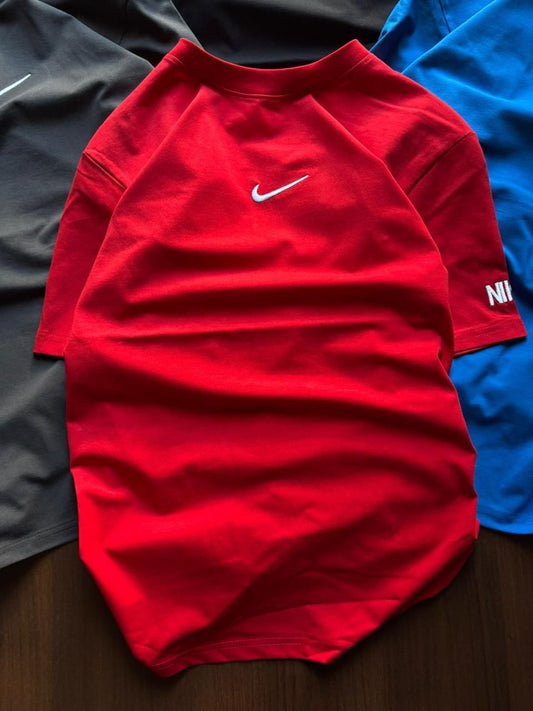 NIKE - T-shirts