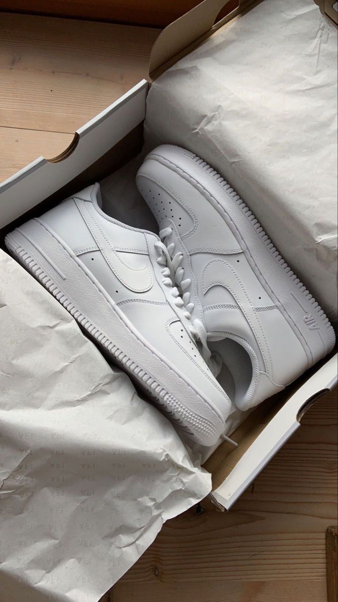 NIKE AIRFORCE ONE WHITE