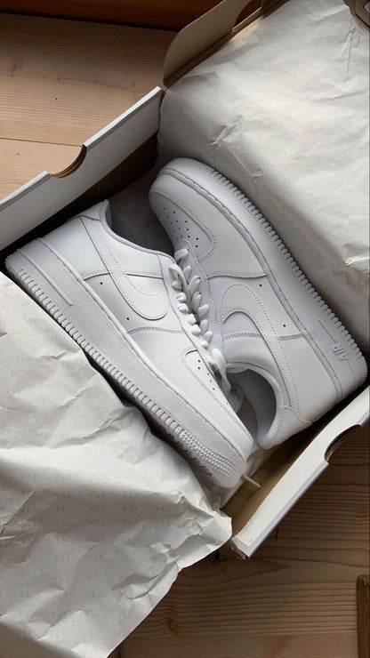 NIKE AIRFORCE ONE WHITE