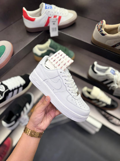 NIKE AIRFORCE ONE WHITE