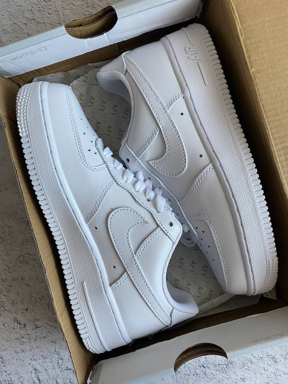 NIKE AIRFORCE ONE WHITE