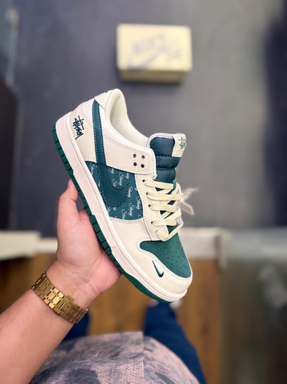 NIKE SB DUNK STUSSY 2025 Edition