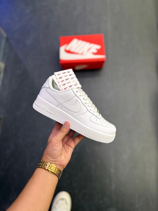 NIKE AIRFORCE ONE WHITE